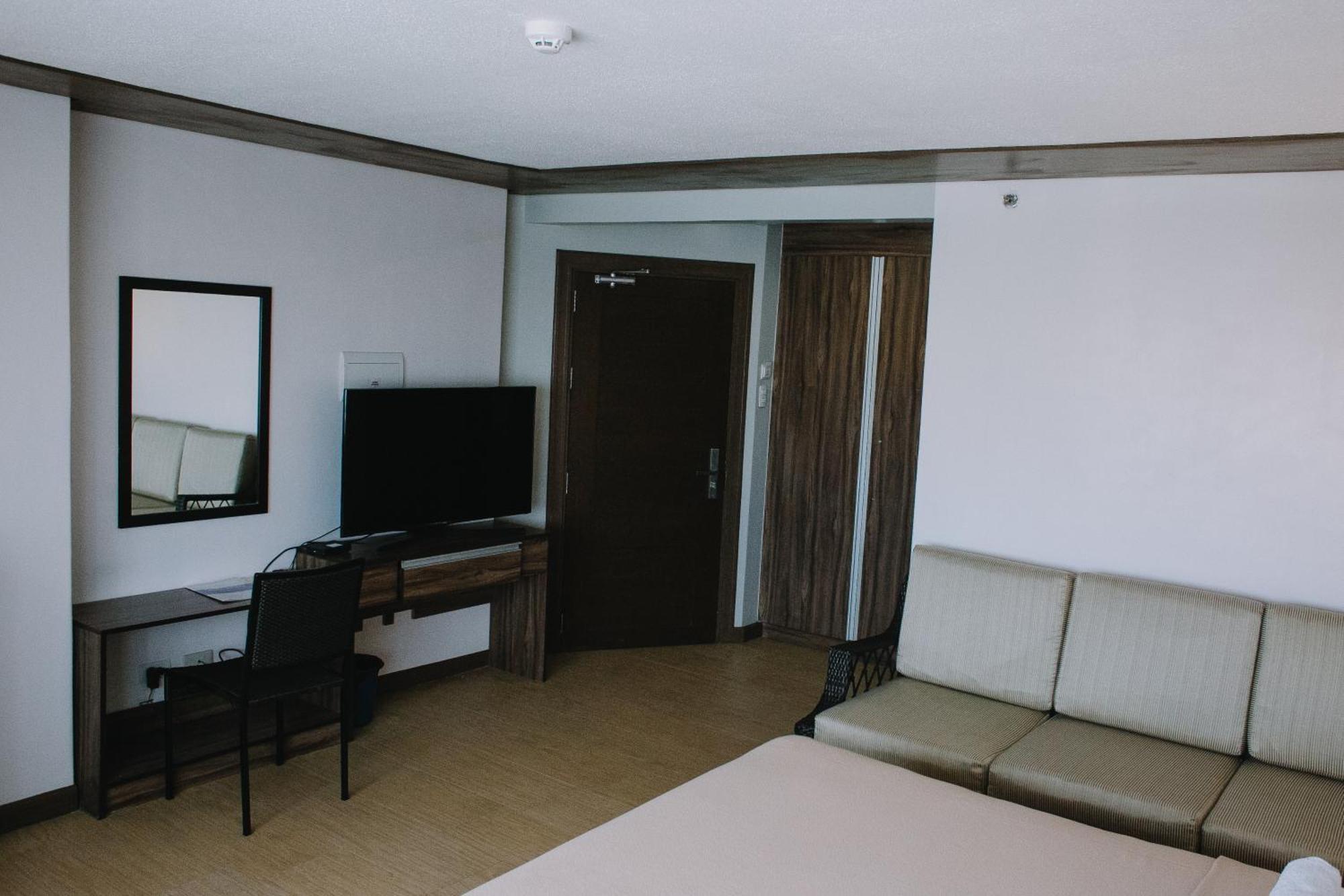 Leope Hotel Cebu Екстериор снимка